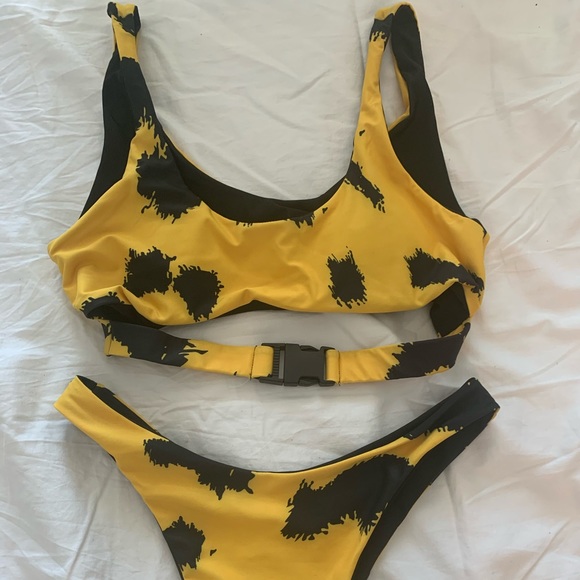 Bikini - Picture 2 of 2